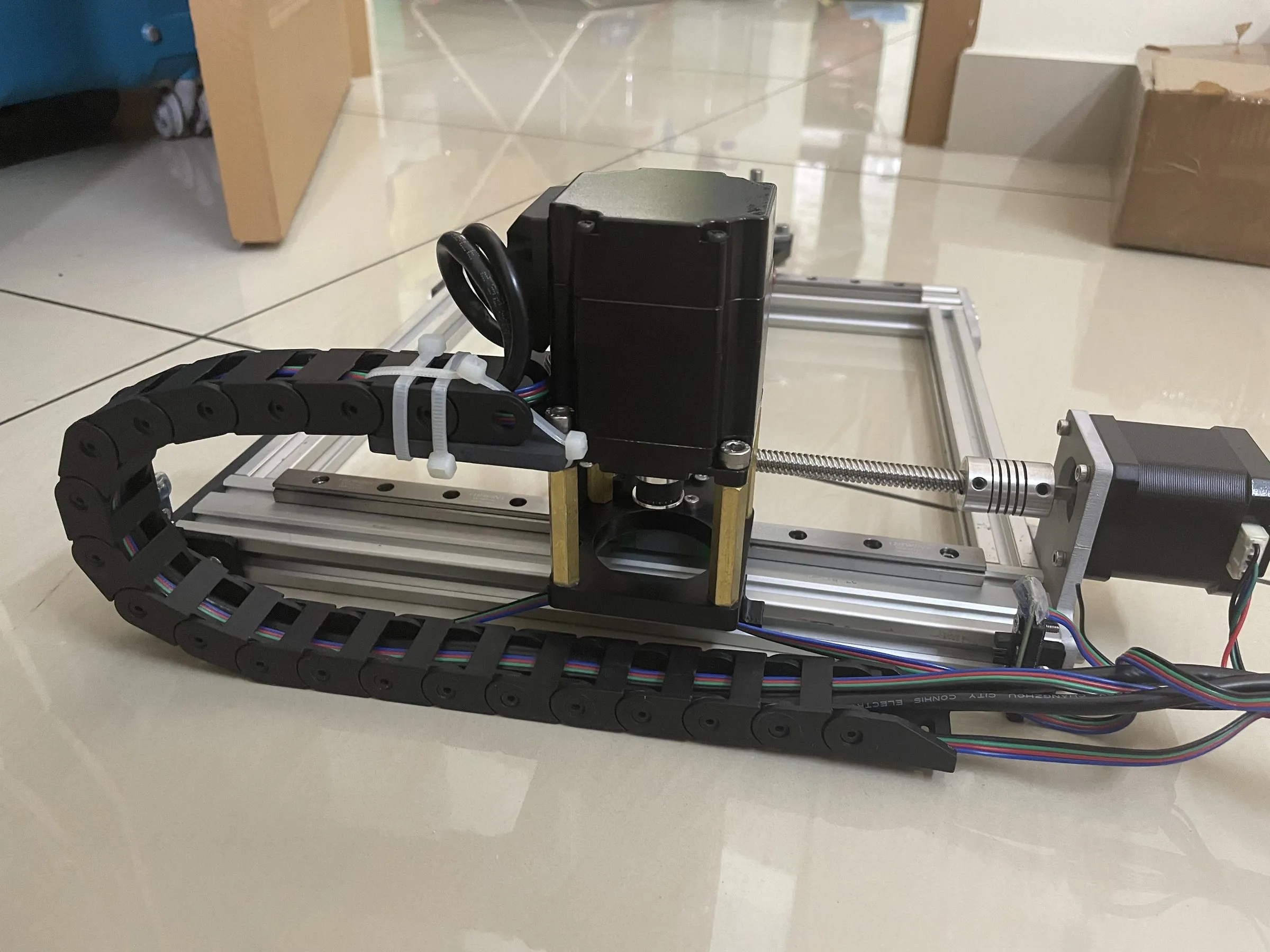 Gantry axis with a cable drag chain