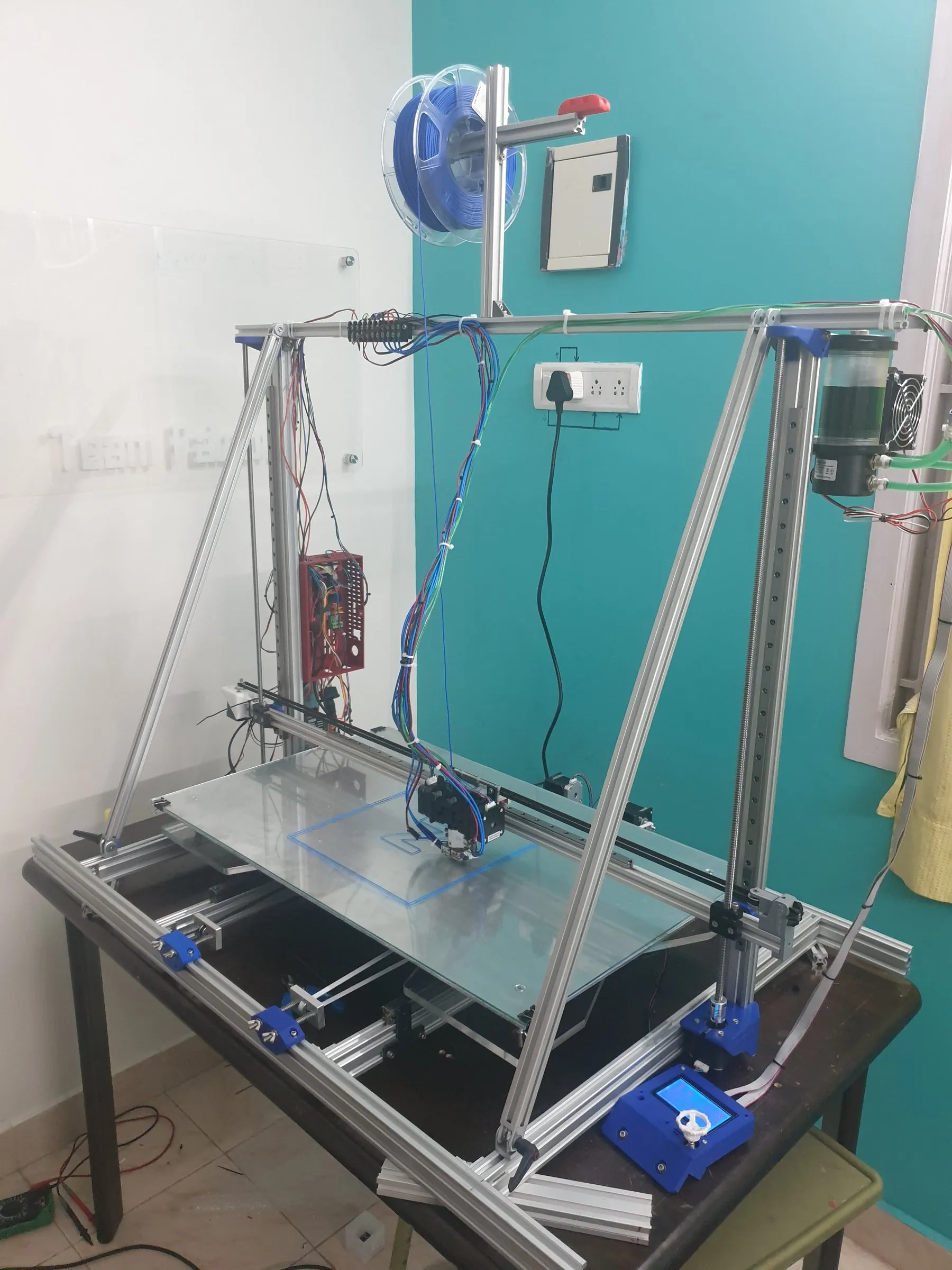 Open-frame 3D printer with an aluminum extrusion frame, glass bed and exposed wiring